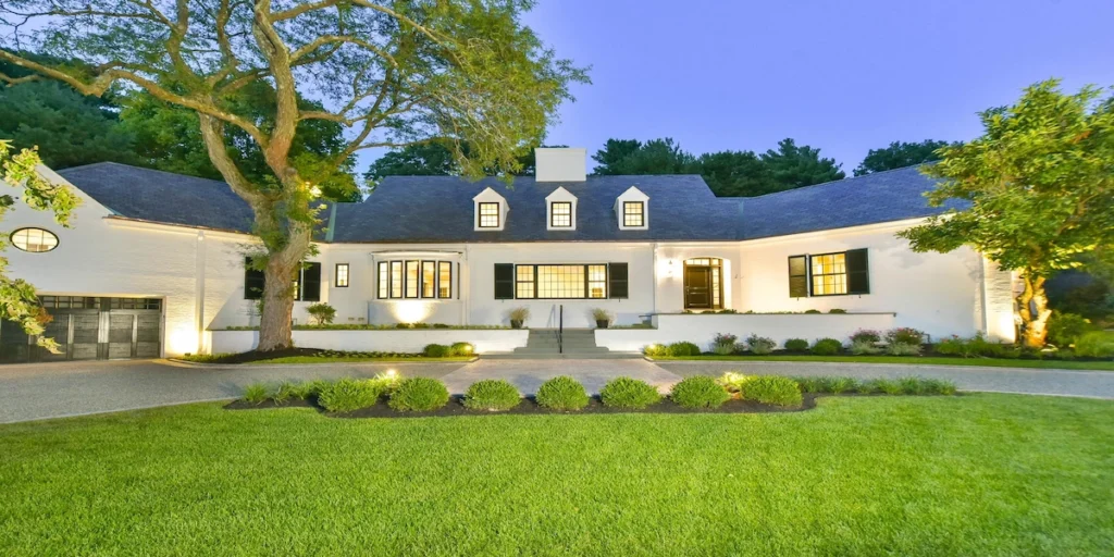 17 Creative Front Yard Landscaping Ideas on a Budget That Look Expensive (2026)